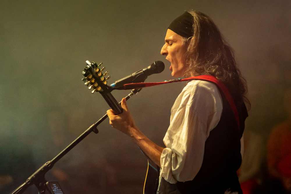#ESSENTIEL n°60 – Rémi Buffin de Celtic Kanan pour leur spectacle le 17 octobre a Pasino de Hyères